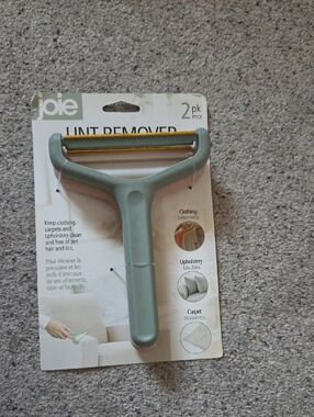 2/$10! Nwt Set Of 2 Lint Removers